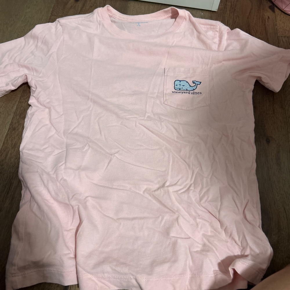 Vineyard Vine pink tee